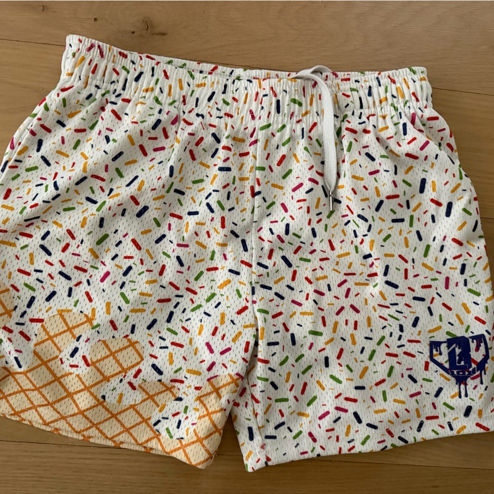 Baseball Lifestyle 101 Boys’ Ice Cream Shorts, Youth XL, in White, Like New